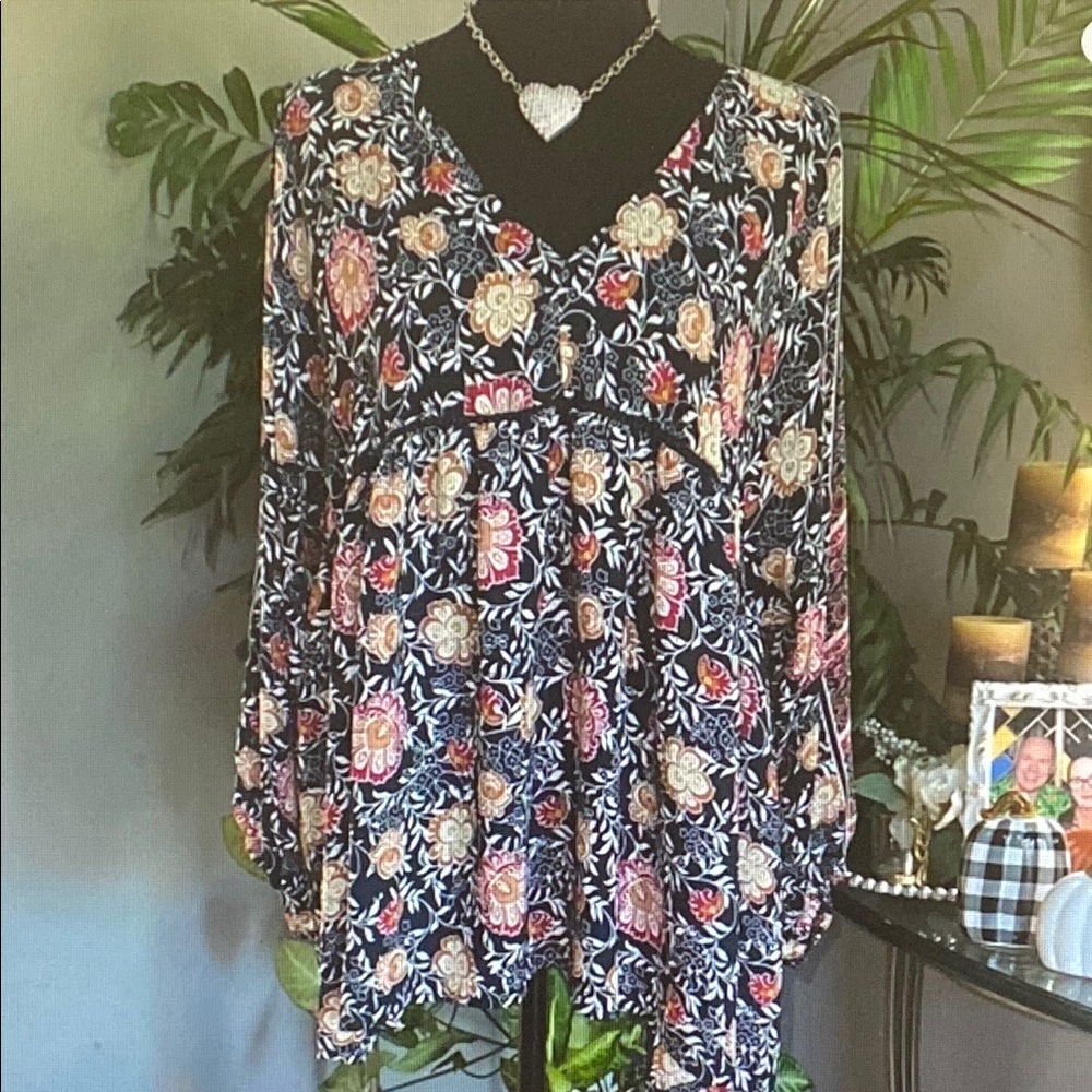 Knox Rose Floral V-Neck Blouse - Black and Red
